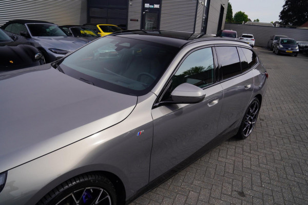 BMW i5 I5 eDrive40 M-pakket | Iconic Glow | Stoelkoeling | Panorama | BMW Driving Assistant| Harman/Kardon | 340PK | Swarovski |