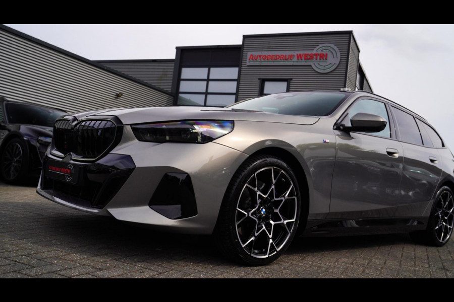 BMW i5 I5 eDrive40 M-pakket | Iconic Glow | Stoelkoeling | Panorama | BMW Driving Assistant| Harman/Kardon | 340PK | Swarovski |