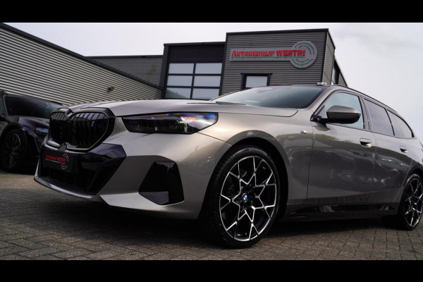 BMW i5 I5 eDrive40 M-pakket | Iconic Glow | Stoelkoeling | Panorama | BMW Driving Assistant| Harman/Kardon | 340PK | Swarovski |