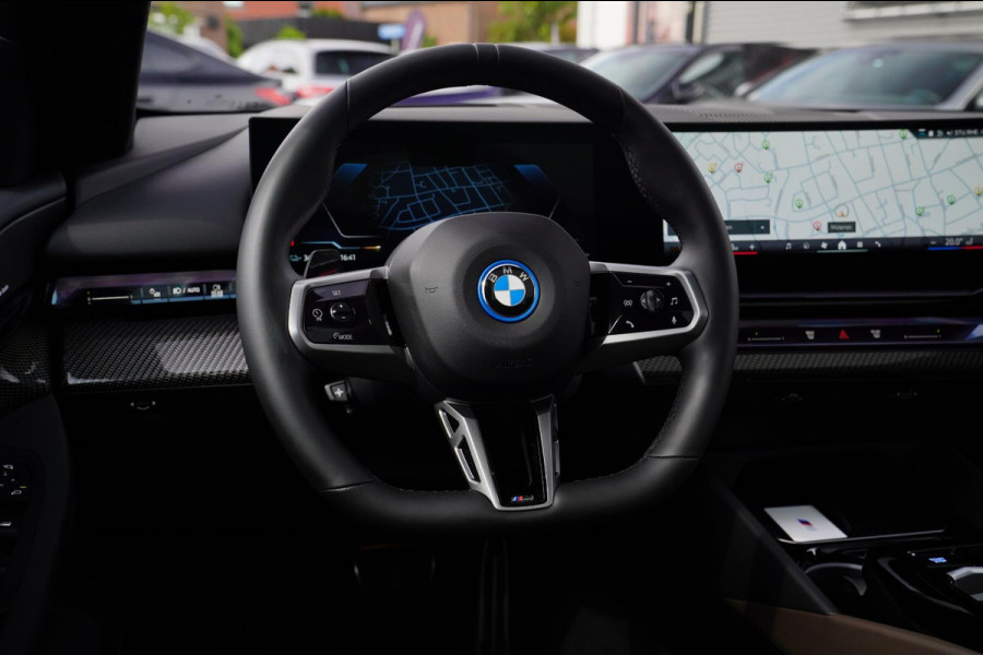 BMW i5 I5 eDrive40 M-pakket | Iconic Glow | Stoelkoeling | Panorama | BMW Driving Assistant| Harman/Kardon | 340PK | Swarovski |