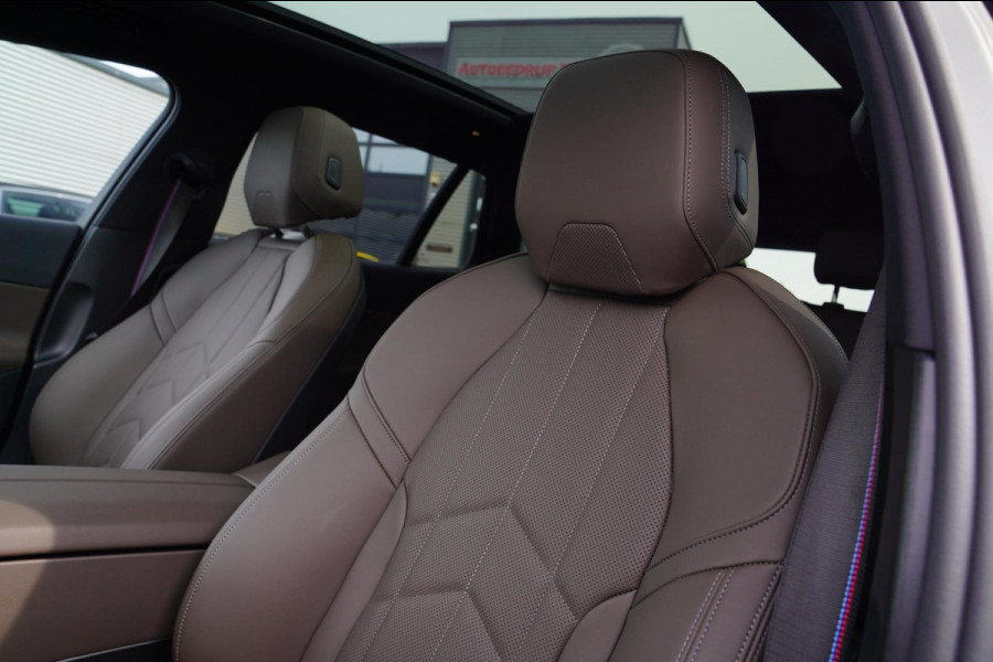 BMW i5 I5 eDrive40 M-pakket | Iconic Glow | Stoelkoeling | Panorama | BMW Driving Assistant| Harman/Kardon | 340PK | Swarovski |