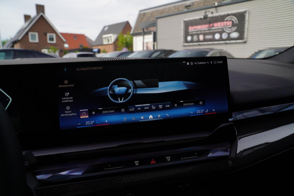 BMW i5 I5 eDrive40 M-pakket | Iconic Glow | Stoelkoeling | Panorama | BMW Driving Assistant| Harman/Kardon | 340PK | Swarovski |
