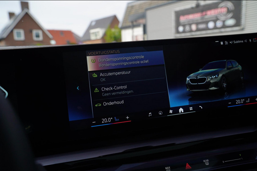 BMW i5 I5 eDrive40 M-pakket | Iconic Glow | Stoelkoeling | Panorama | BMW Driving Assistant| Harman/Kardon | 340PK | Swarovski |