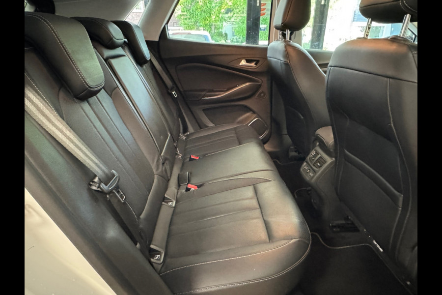 Opel Grandland X Turbo 1.2 Ultimate APPLE CARPLAY LANE-ASSIST NAVIGATIE CAMERA LEDER CRUISE AIRCO PDC STOEL/ STUURVERWARMING