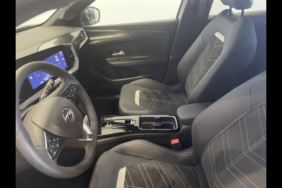 Opel Mokka 1.2 130pk Turbo Automaat Ultimate Navigatie Apple Carplay/Android Auto Camera Parkeersensoren achter Crusie Control Stoel-en stuurverwarming Ledverlichting Getinte ramen Climate Control