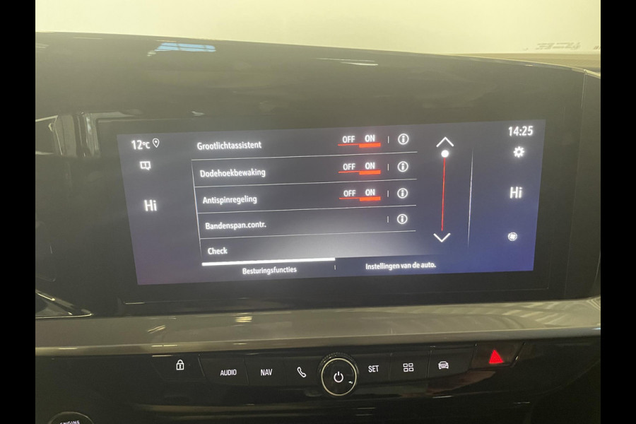 Opel Mokka 1.2 130pk Turbo Automaat Ultimate Navigatie Apple Carplay/Android Auto Camera Parkeersensoren achter Crusie Control Stoel-en stuurverwarming Ledverlichting Getinte ramen Climate Control