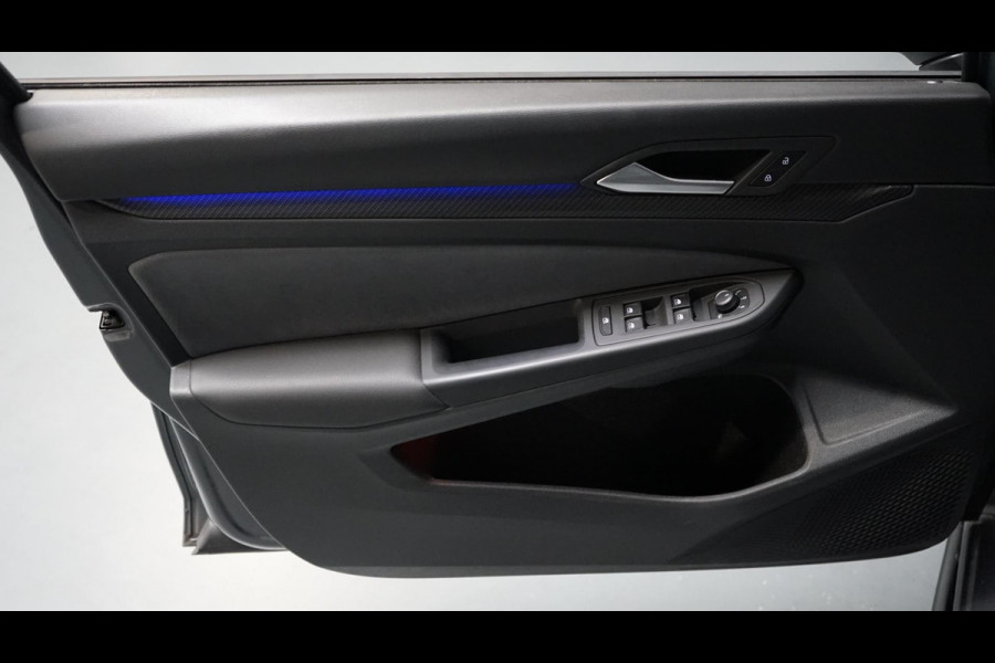 Volkswagen Golf VIII 1.5 eTSI R-Line ACC-AMBIANCE-CAMERA-HARMAN KARDON-IQ LIGHT-PANORAMA-NAVIGATIE
