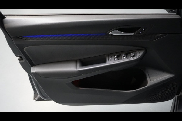 Volkswagen Golf VIII 1.5 eTSI R-Line ACC-AMBIANCE-CAMERA-HARMAN KARDON-IQ LIGHT-PANORAMA-NAVIGATIE