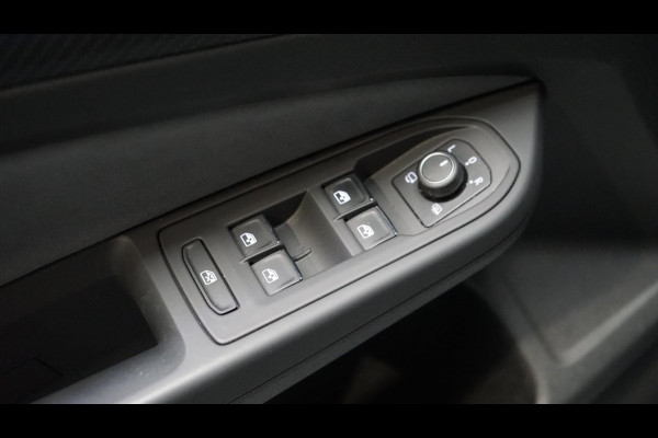 Volkswagen Golf VIII 1.5 eTSI R-Line ACC-AMBIANCE-CAMERA-HARMAN KARDON-IQ LIGHT-PANORAMA-NAVIGATIE