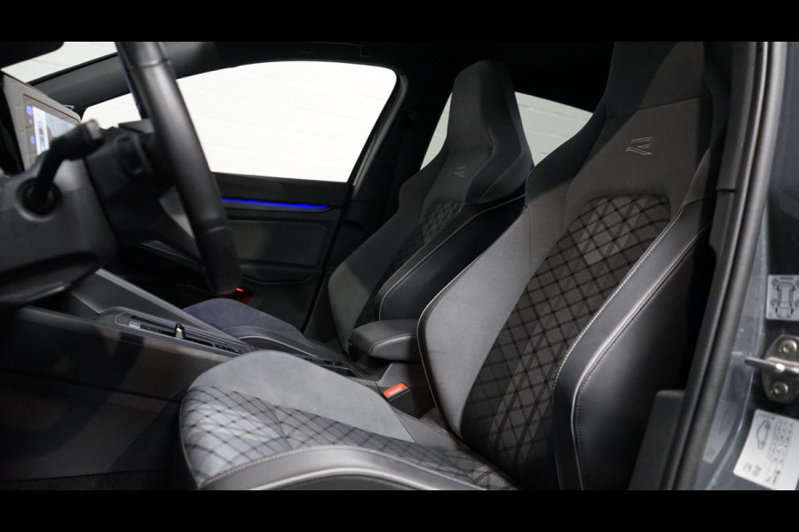 Volkswagen Golf VIII 1.5 eTSI R-Line ACC-AMBIANCE-CAMERA-HARMAN KARDON-IQ LIGHT-PANORAMA-NAVIGATIE