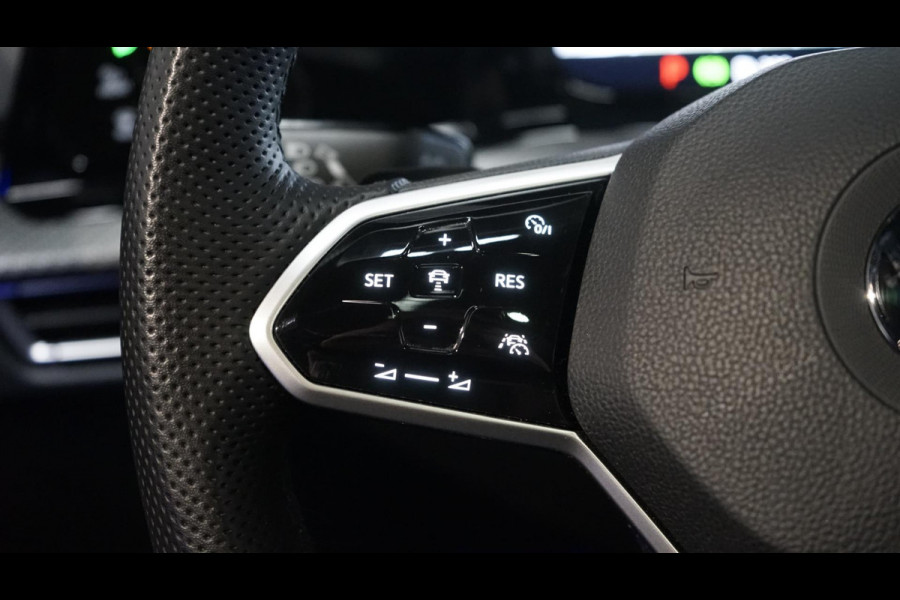 Volkswagen Golf VIII 1.5 eTSI R-Line ACC-AMBIANCE-CAMERA-HARMAN KARDON-IQ LIGHT-PANORAMA-NAVIGATIE