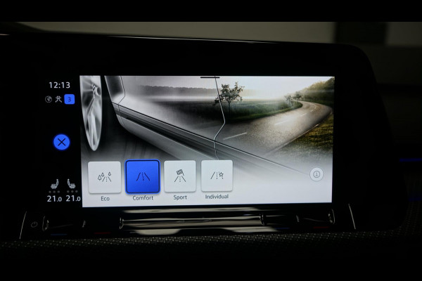Volkswagen Golf VIII 1.5 eTSI R-Line ACC-AMBIANCE-CAMERA-HARMAN KARDON-IQ LIGHT-PANORAMA-NAVIGATIE