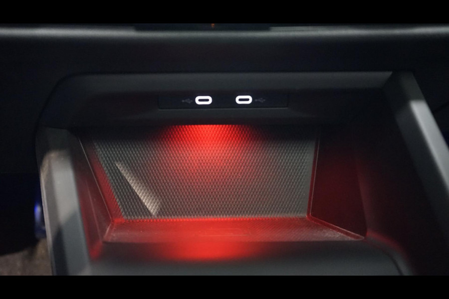 Volkswagen Golf VIII 1.5 eTSI R-Line ACC-AMBIANCE-CAMERA-HARMAN KARDON-IQ LIGHT-PANORAMA-NAVIGATIE