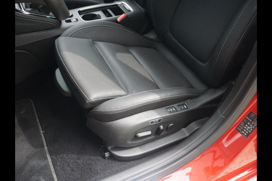 Opel Astra 1.2 Turbo 130 Pk Elegance | Navigatie Pro | Lederen bekleding | Winterpack | Climate Control | Parkeersensoren/Camera  | Privacy Glass |  Carplay/AndroidAuto |
