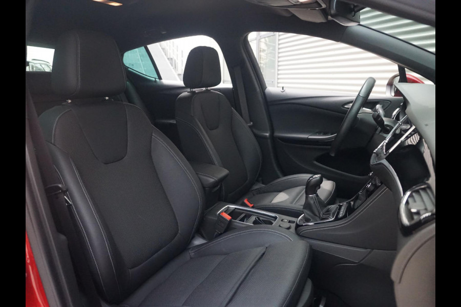Opel Astra 1.2 Turbo 130 Pk Elegance | Navigatie Pro | Lederen bekleding | Winterpack | Climate Control | Parkeersensoren/Camera  | Privacy Glass |  Carplay/AndroidAuto |