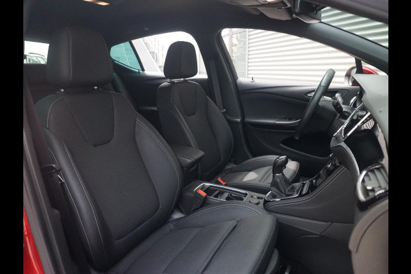 Opel Astra 1.2 Turbo 130 Pk Elegance | Navigatie Pro | Lederen bekleding | Winterpack | Climate Control | Parkeersensoren/Camera  | Privacy Glass |  Carplay/AndroidAuto |