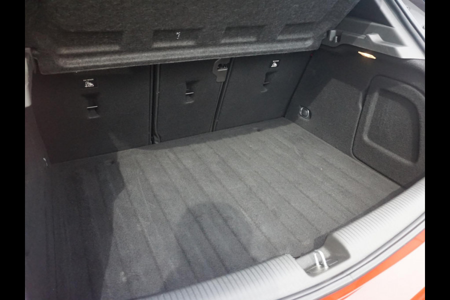 Opel Astra 1.2 Turbo 130 Pk Elegance | Navigatie Pro | Lederen bekleding | Winterpack | Climate Control | Parkeersensoren/Camera  | Privacy Glass |  Carplay/AndroidAuto |