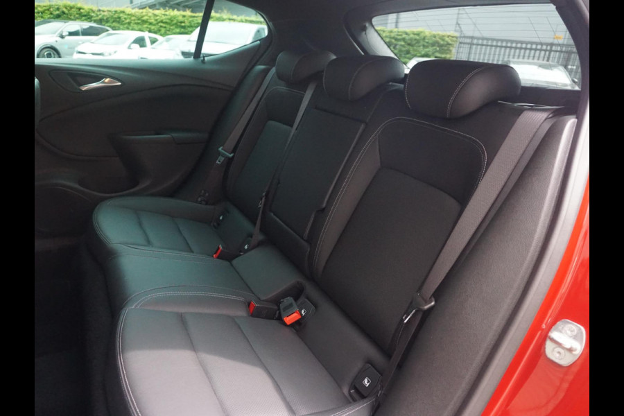 Opel Astra 1.2 Turbo 130 Pk Elegance | Navigatie Pro | Lederen bekleding | Winterpack | Climate Control | Parkeersensoren/Camera  | Privacy Glass |  Carplay/AndroidAuto |