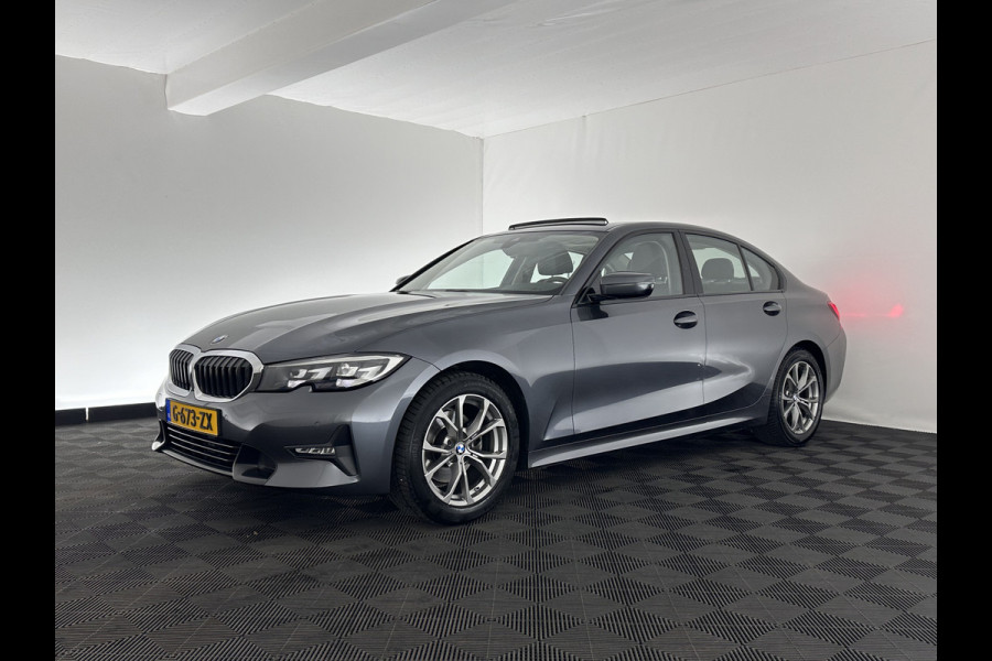 BMW 3-serie 320i Executive Edition Sport-Line Aut. *PANO | LEATHER-MICROFIBRE | FULL-LED | DIGI-COCKPIT | SPORT-SEATS | HIFI-SOUND | NAVI-FULLMAP | AMBIENT-LIGHT | ECC | CARPLAY | DAB | PDC | CRUISE | 17''ALU*
