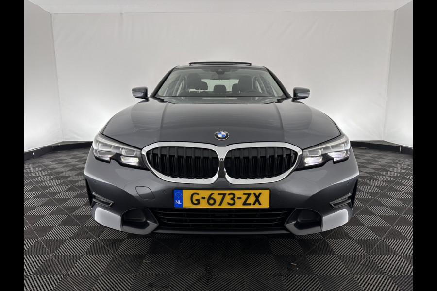 BMW 3-serie 320i Executive Edition Sport-Line Aut. *PANO | LEATHER-MICROFIBRE | FULL-LED | DIGI-COCKPIT | SPORT-SEATS | HIFI-SOUND | NAVI-FULLMAP | AMBIENT-LIGHT | ECC | CARPLAY | DAB | PDC | CRUISE | 17''ALU*