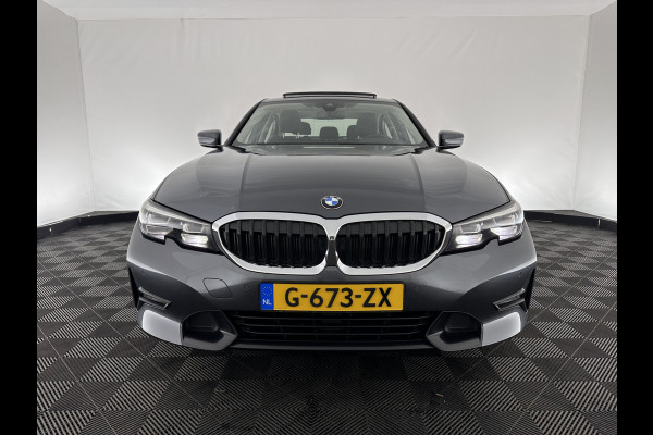 BMW 3-serie 320i Executive Edition Sport-Line Aut. *PANO | LEATHER-MICROFIBRE | FULL-LED | DIGI-COCKPIT | SPORT-SEATS | HIFI-SOUND | NAVI-FULLMAP | AMBIENT-LIGHT | ECC | CARPLAY | DAB | PDC | CRUISE | 17''ALU*