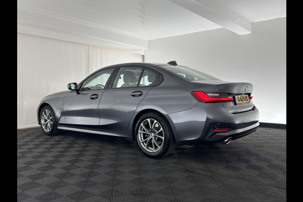 BMW 3-serie 320i Executive Edition Sport-Line Aut. *PANO | LEATHER-MICROFIBRE | FULL-LED | DIGI-COCKPIT | SPORT-SEATS | HIFI-SOUND | NAVI-FULLMAP | AMBIENT-LIGHT | ECC | CARPLAY | DAB | PDC | CRUISE | 17''ALU*