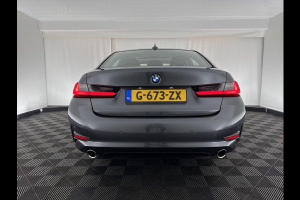 BMW 3-serie 320i Executive Edition Sport-Line Aut. *PANO | LEATHER-MICROFIBRE | FULL-LED | DIGI-COCKPIT | SPORT-SEATS | HIFI-SOUND | NAVI-FULLMAP | AMBIENT-LIGHT | ECC | CARPLAY | DAB | PDC | CRUISE | 17''ALU*