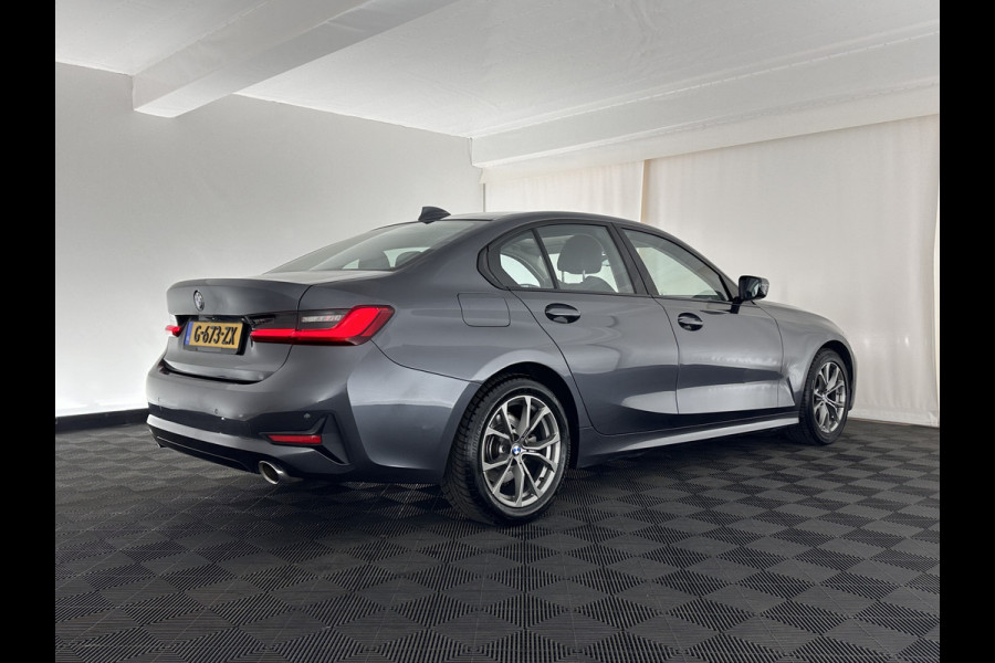 BMW 3-serie 320i Executive Edition Sport-Line Aut. *PANO | LEATHER-MICROFIBRE | FULL-LED | DIGI-COCKPIT | SPORT-SEATS | HIFI-SOUND | NAVI-FULLMAP | AMBIENT-LIGHT | ECC | CARPLAY | DAB | PDC | CRUISE | 17''ALU*
