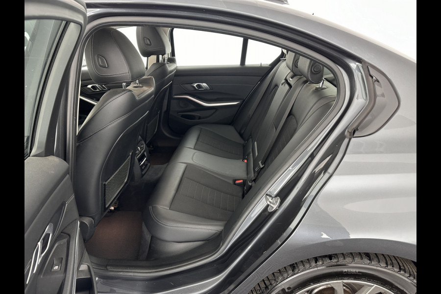 BMW 3-serie 320i Executive Edition Sport-Line Aut. *PANO | LEATHER-MICROFIBRE | FULL-LED | DIGI-COCKPIT | SPORT-SEATS | HIFI-SOUND | NAVI-FULLMAP | AMBIENT-LIGHT | ECC | CARPLAY | DAB | PDC | CRUISE | 17''ALU*