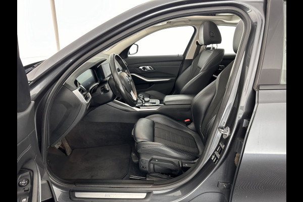 BMW 3-serie 320i Executive Edition Sport-Line Aut. *PANO | LEATHER-MICROFIBRE | FULL-LED | DIGI-COCKPIT | SPORT-SEATS | HIFI-SOUND | NAVI-FULLMAP | AMBIENT-LIGHT | ECC | CARPLAY | DAB | PDC | CRUISE | 17''ALU*