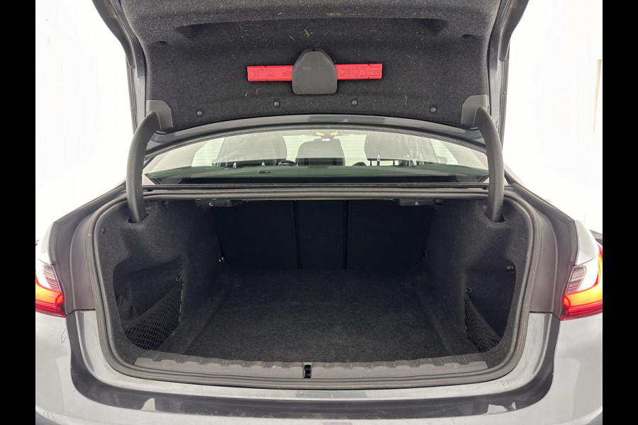 BMW 3-serie 320i Executive Edition Sport-Line Aut. *PANO | LEATHER-MICROFIBRE | FULL-LED | DIGI-COCKPIT | SPORT-SEATS | HIFI-SOUND | NAVI-FULLMAP | AMBIENT-LIGHT | ECC | CARPLAY | DAB | PDC | CRUISE | 17''ALU*
