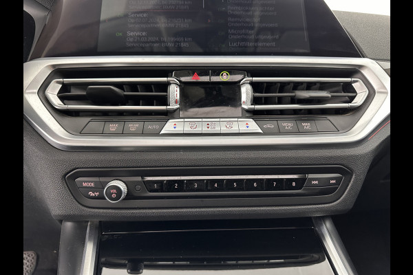 BMW 3-serie 320i Executive Edition Sport-Line Aut. *PANO | LEATHER-MICROFIBRE | FULL-LED | DIGI-COCKPIT | SPORT-SEATS | HIFI-SOUND | NAVI-FULLMAP | AMBIENT-LIGHT | ECC | CARPLAY | DAB | PDC | CRUISE | 17''ALU*