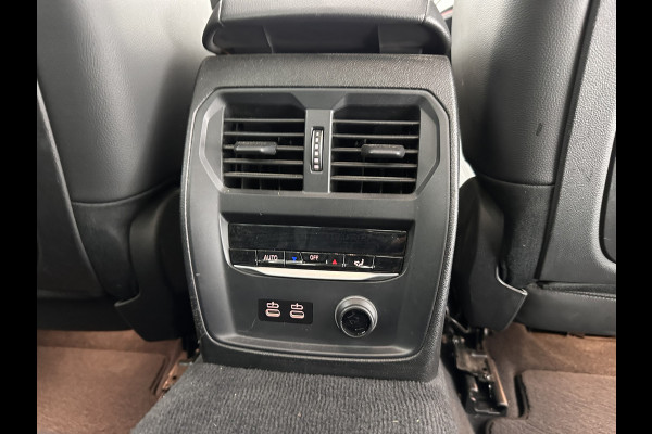 BMW 3-serie 320i Executive Edition Sport-Line Aut. *PANO | LEATHER-MICROFIBRE | FULL-LED | DIGI-COCKPIT | SPORT-SEATS | HIFI-SOUND | NAVI-FULLMAP | AMBIENT-LIGHT | ECC | CARPLAY | DAB | PDC | CRUISE | 17''ALU*