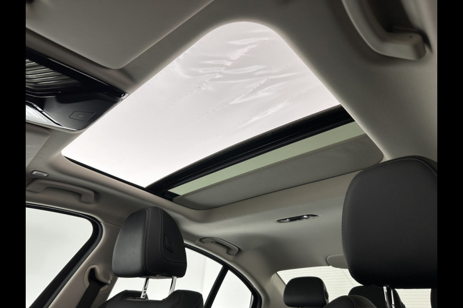 BMW 3-serie 320i Executive Edition Sport-Line Aut. *PANO | LEATHER-MICROFIBRE | FULL-LED | DIGI-COCKPIT | SPORT-SEATS | HIFI-SOUND | NAVI-FULLMAP | AMBIENT-LIGHT | ECC | CARPLAY | DAB | PDC | CRUISE | 17''ALU*