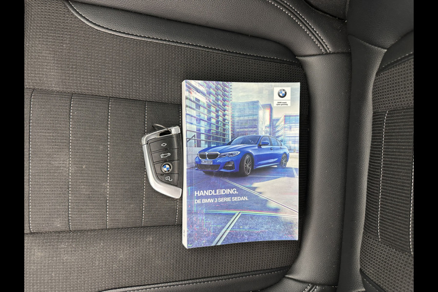 BMW 3-serie 320i Executive Edition Sport-Line Aut. *PANO | LEATHER-MICROFIBRE | FULL-LED | DIGI-COCKPIT | SPORT-SEATS | HIFI-SOUND | NAVI-FULLMAP | AMBIENT-LIGHT | ECC | CARPLAY | DAB | PDC | CRUISE | 17''ALU*