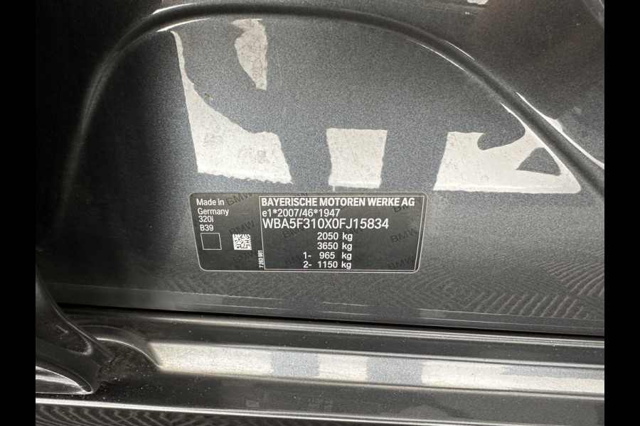 BMW 3-serie 320i Executive Edition Sport-Line Aut. *PANO | LEATHER-MICROFIBRE | FULL-LED | DIGI-COCKPIT | SPORT-SEATS | HIFI-SOUND | NAVI-FULLMAP | AMBIENT-LIGHT | ECC | CARPLAY | DAB | PDC | CRUISE | 17''ALU*