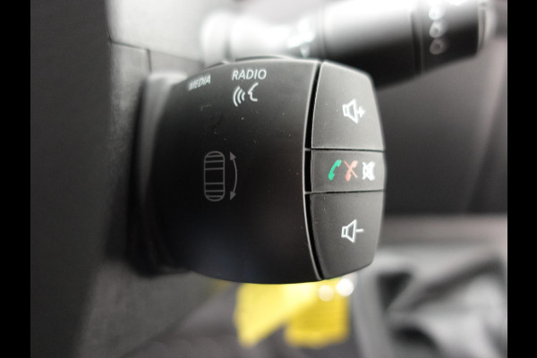 Renault Master T33 2.3 dCi 135 L2H2 BPM VRIJ ! Airco Cruise control Parkeersensoren Navigatie Trekhaak