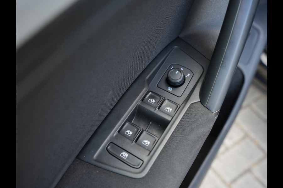 Volkswagen Tiguan 1.5 TSI Comfortline Business | Adaptive Cruise | DAB | Climate Control | Trekhaak