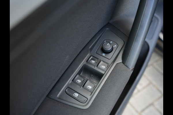Volkswagen Tiguan 1.5 TSI Comfortline Business | Adaptive Cruise | DAB | Climate Control | Trekhaak