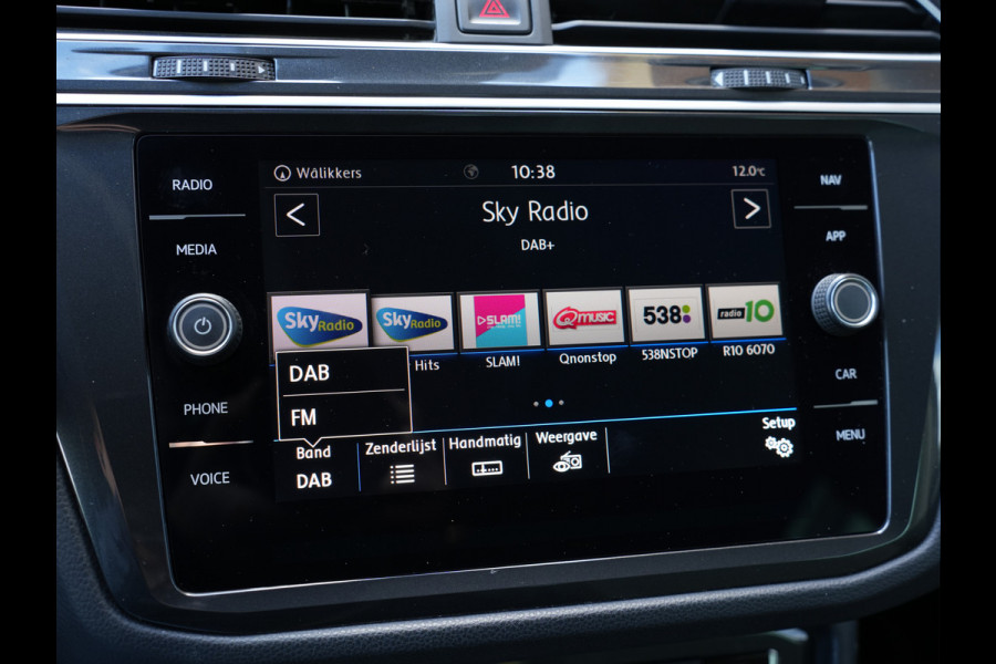 Volkswagen Tiguan 1.5 TSI Comfortline Business | Adaptive Cruise | DAB | Climate Control | Trekhaak