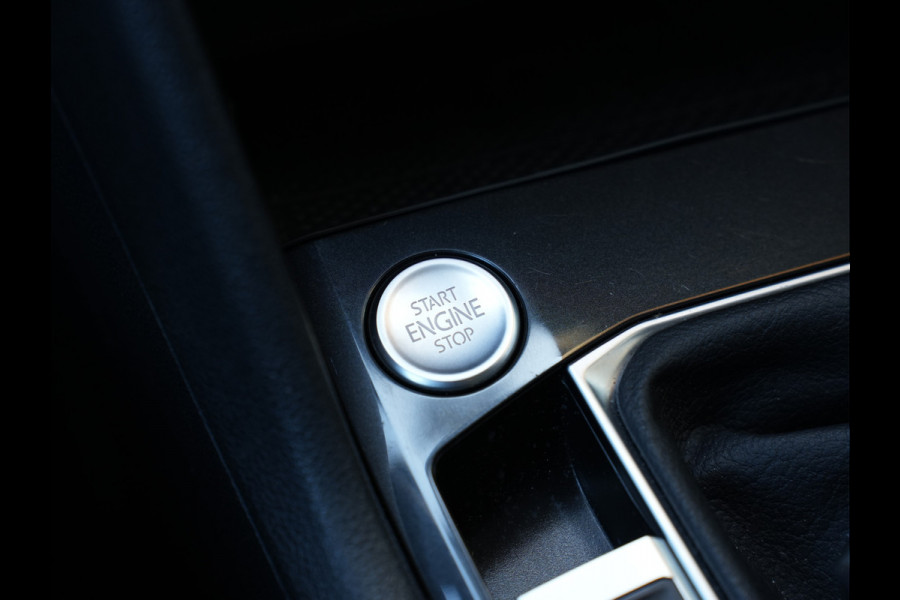 Volkswagen Tiguan 1.5 TSI Comfortline Business | Adaptive Cruise | DAB | Climate Control | Trekhaak