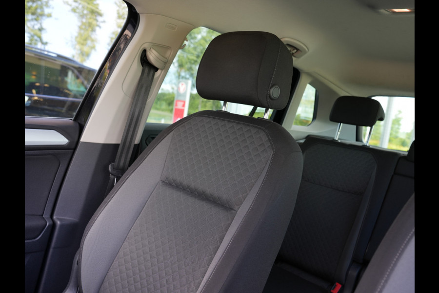 Volkswagen Tiguan 1.5 TSI Comfortline Business | Adaptive Cruise | DAB | Climate Control | Trekhaak