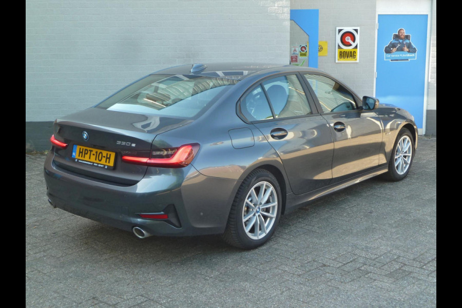BMW 3-serie 330e High Executive|Sportstoelen|Camera|Live-Cockpit-Pro|Park-Assist|Active-Guard-Plus|HiFi-Audio