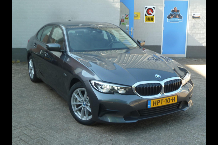 BMW 3-serie 330e High Executive|Sportstoelen|Camera|Live-Cockpit-Pro|Park-Assist|Active-Guard-Plus|HiFi-Audio