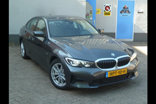 BMW 3-serie 330e High Executive|Sportstoelen|Camera|Live-Cockpit-Pro|Park-Assist|Active-Guard-Plus|HiFi-Audio