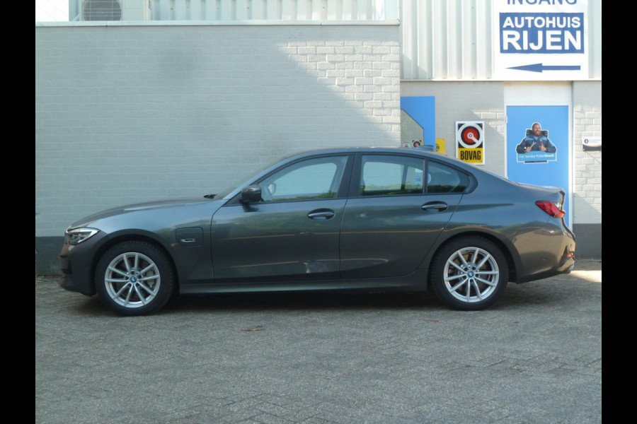 BMW 3-serie 330e High Executive|Sportstoelen|Camera|Live-Cockpit-Pro|Park-Assist|Active-Guard-Plus|HiFi-Audio