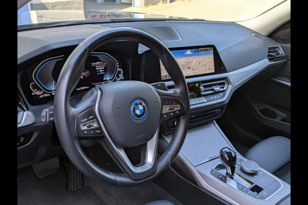 BMW 3-serie 330e High Executive|Sportstoelen|Camera|Live-Cockpit-Pro|Park-Assist|Active-Guard-Plus|HiFi-Audio
