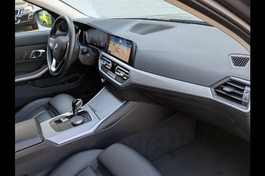 BMW 3-serie 330e High Executive|Sportstoelen|Camera|Live-Cockpit-Pro|Park-Assist|Active-Guard-Plus|HiFi-Audio