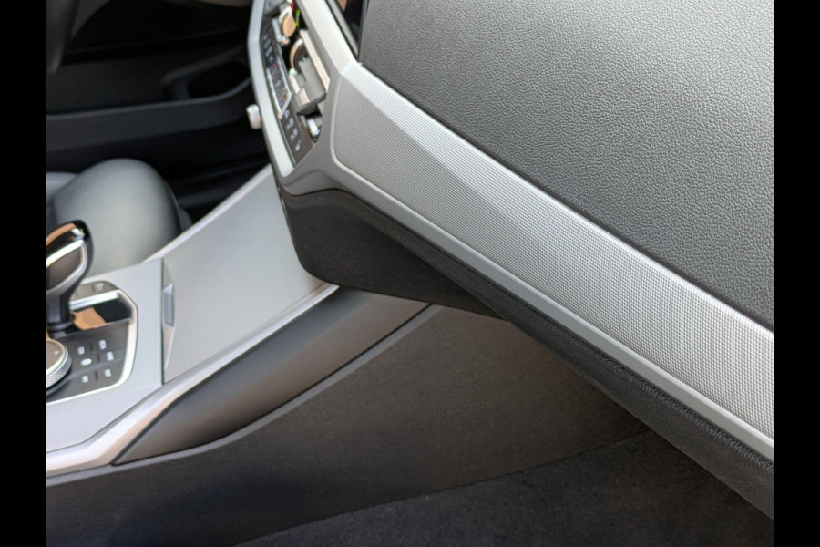 BMW 3-serie 330e High Executive|Sportstoelen|Camera|Live-Cockpit-Pro|Park-Assist|Active-Guard-Plus|HiFi-Audio