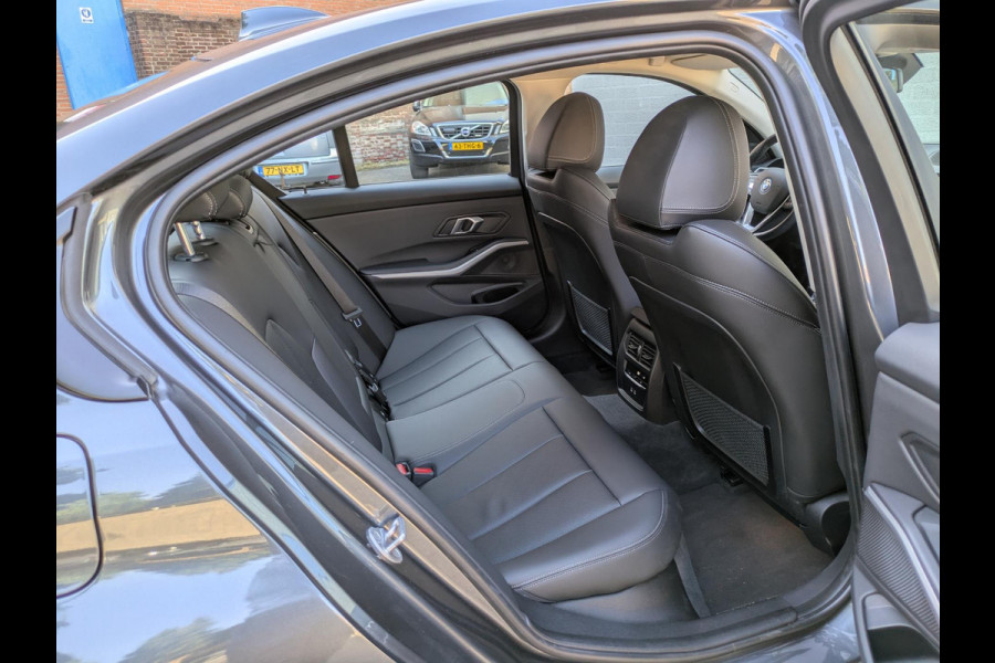 BMW 3-serie 330e High Executive|Sportstoelen|Camera|Live-Cockpit-Pro|Park-Assist|Active-Guard-Plus|HiFi-Audio
